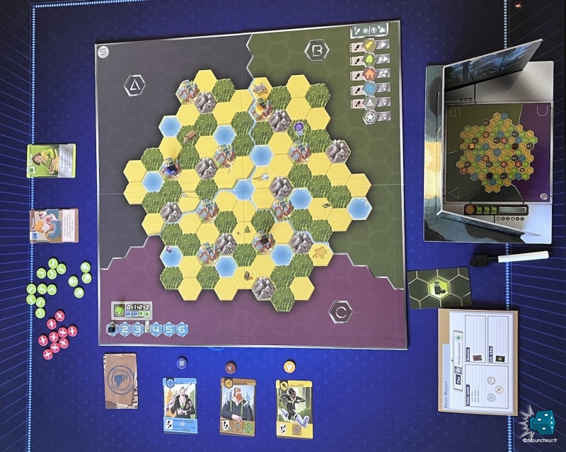 L'Alien et les agents sont en place ! Que la traque commence !