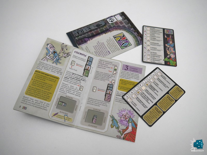 Si les aides de jeu sont trop petites, le livret de règles fait lui son taf avec brio
