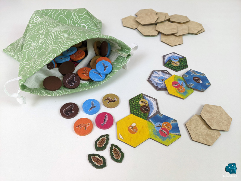 Le matériel coloré et bien fini du jeu (en général) fait plaisir à voir sur la table
