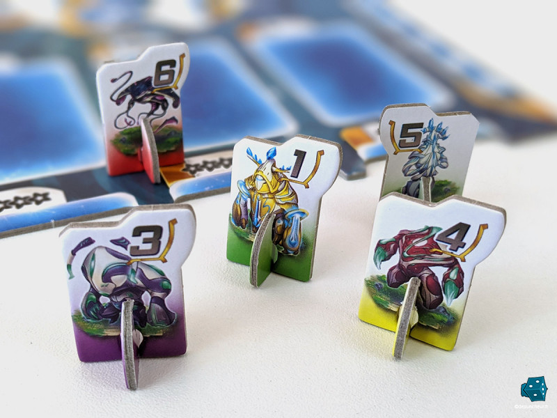 Des standees qui font tout autant du bon travail que des figurines plastiques (#modeecoloactivé)