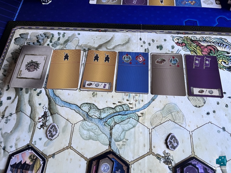 Les 5 cartes ordres disponibles. Quelle stratégie adopter contre le clan du Phénix ?