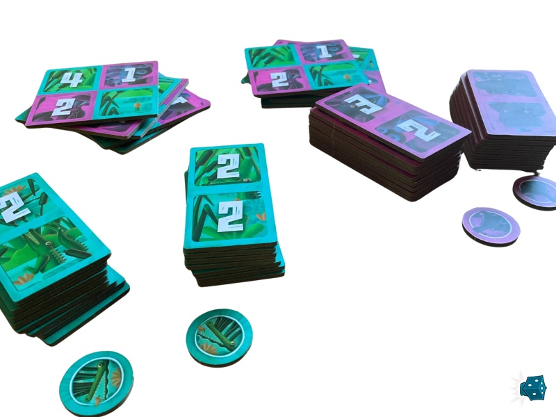 Pour jouez à deux il suffit de se partager l’ensemble des dominos et jetons et de les retourner pour avoir les couleurs spécifiques au mode Duel !