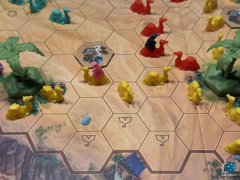 La caravane jaune forme une enclave pour des points en fin de partie