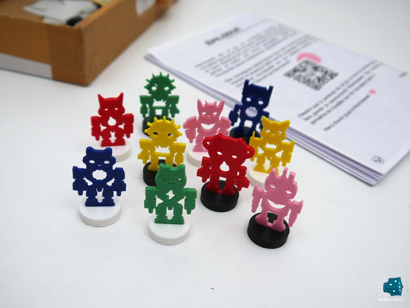 Les 10 unités dispos de cette boîte, avec un code couleur et des socles pour facilement les reconnaître