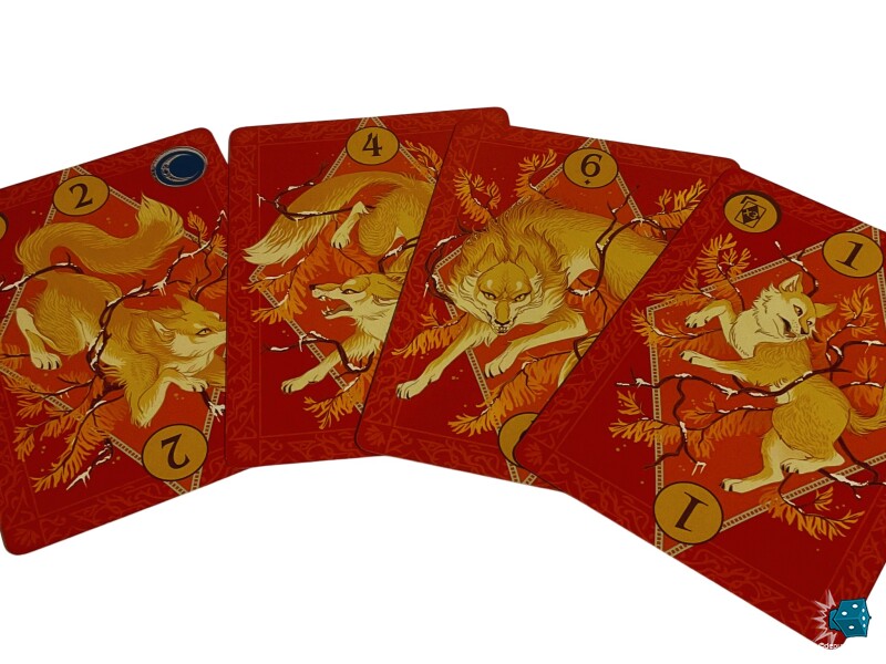 Le loup solitaire que le gagnant de la première manche récupère se différencie par son fond rouge.