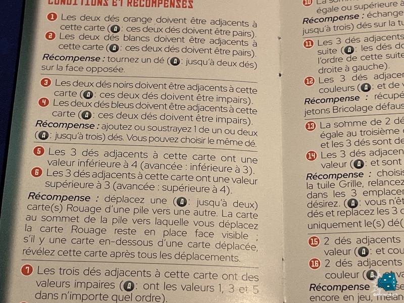 Les conditions et les récompenses des cartes toutes réunies en même temps. C'est peu lisible !