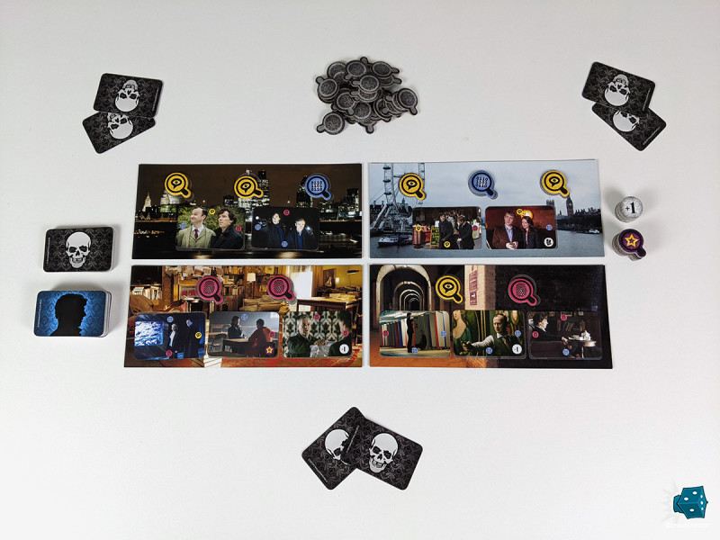 Le centre de la table est occupé par les plateaux Lieux, l'endroit où vous allez pouvoir récupérer vos éléments d'enquête