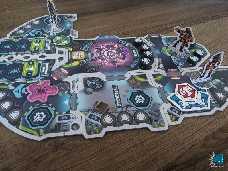 Un trou ? Mais non, on retravaille l'aerodynamisme du vaisseau, c'est stratégique.