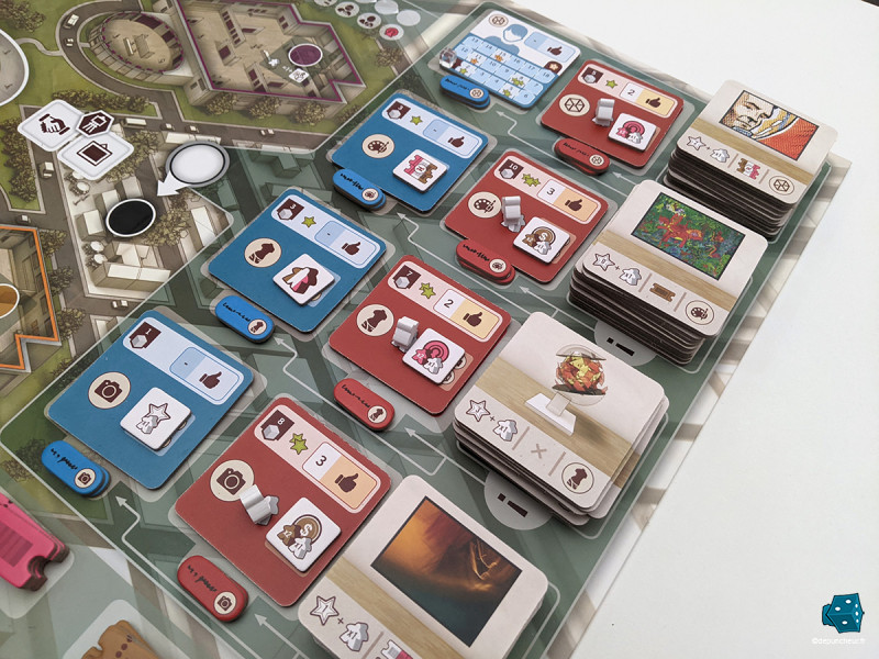 La partie artistes / œuvres, la zone du plateau commun que vous ne devez jamais lâcher du regard.