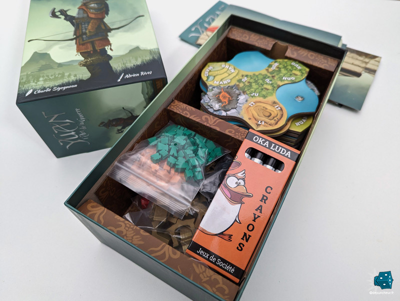 Un boîtage étonnant de prime abord, mais très pratique à l'usage et qui permet de placer les deux boîtes l'une au dessus de l'autre dans votre Kallax